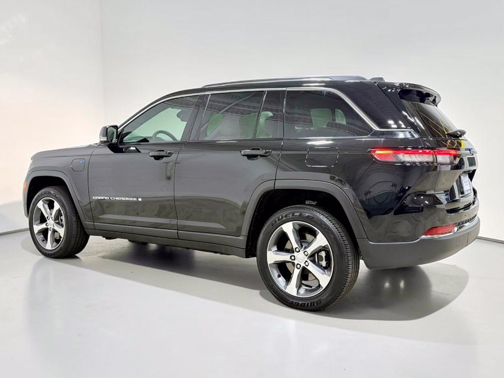 Used 2022 Jeep Grand Cherokee Limited 4xe w/ Luxury Tech Group II AWD/4WD image 19