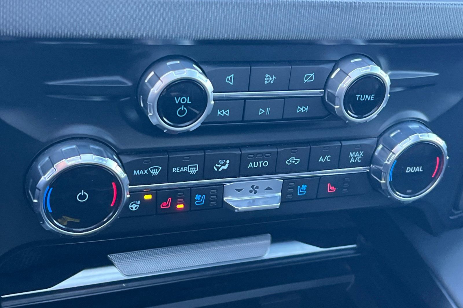 Used 2023 Ford F350 Platinum AWD/4WD image 21