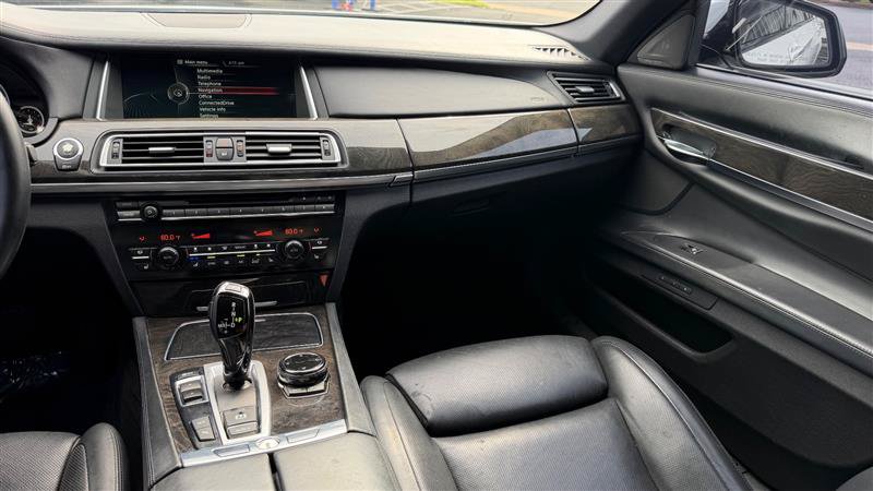 Used 2014 BMW 750Li RWD image 18