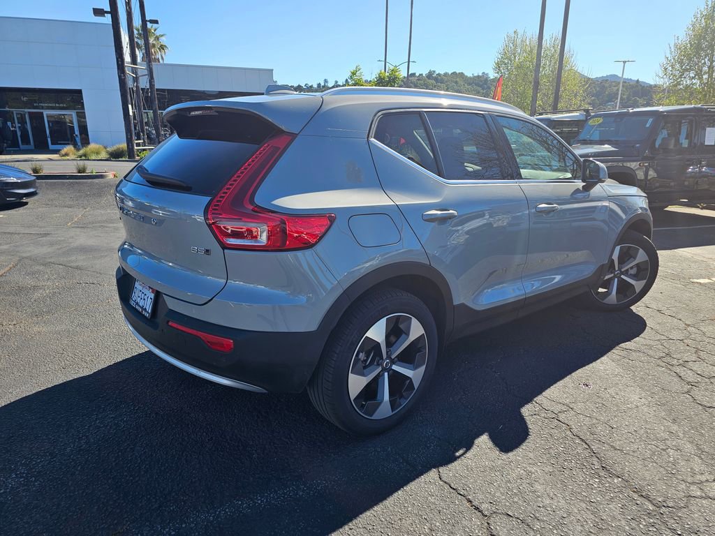 Used 2025 Volvo XC40 B5 Core w/ Protection Package Premier image 3