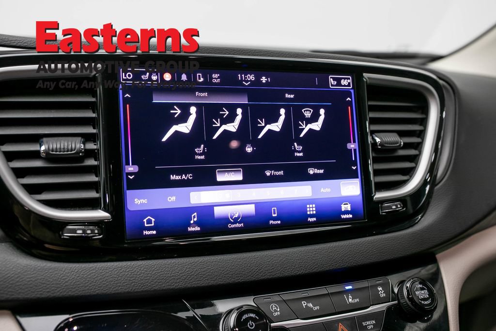 Used 2023 Chrysler Pacifica Touring-L FWD image 19