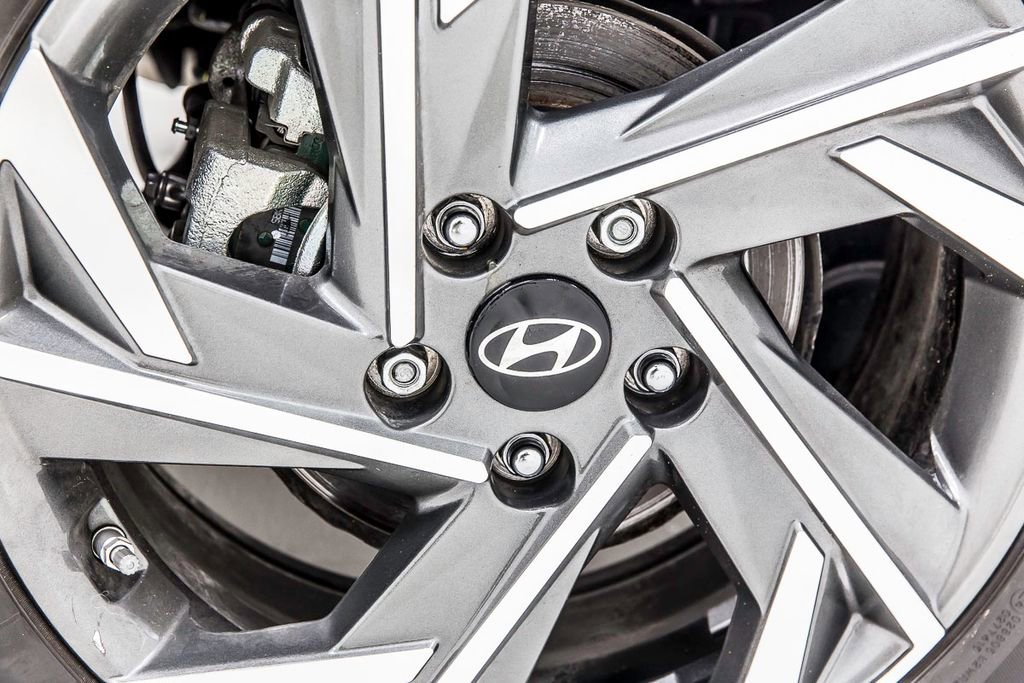 Used 2025 Hyundai Elantra SEL FWD image 36