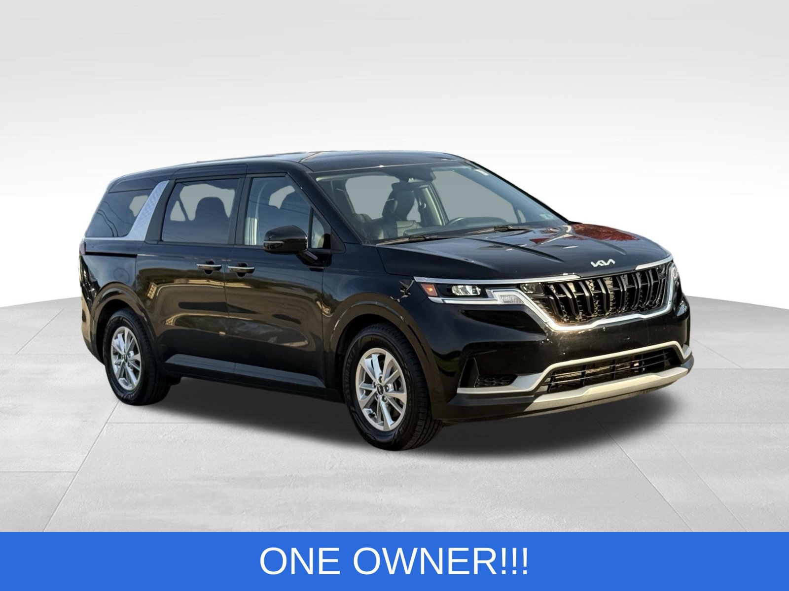 Used 2022 Kia Carnival LX FWD image 11