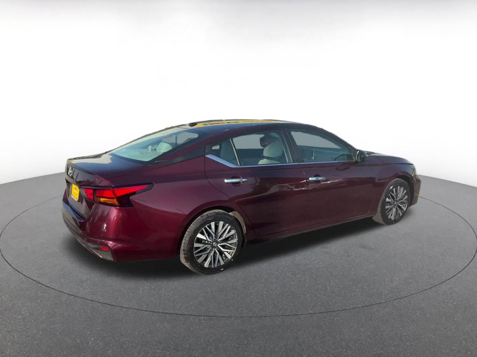 Used 2025 Nissan Altima 2.5 SV FWD image 14