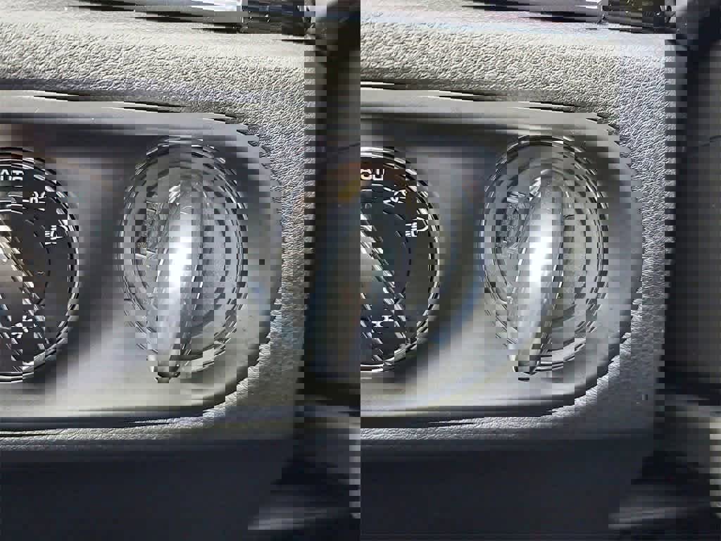 Certified 2025 Porsche Macan image 28