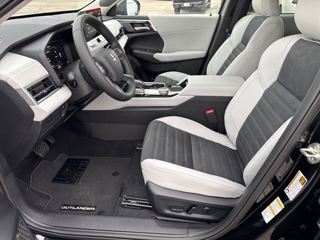 New 2025 Mitsubishi Outlander SE image 22