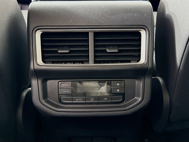 Used 2025 Volkswagen Atlas SE image 25