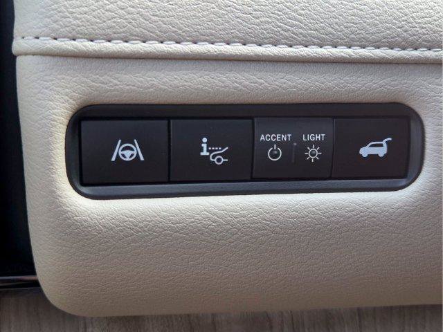 Used 2025 Nissan Armada Platinum Reserve RWD image 34