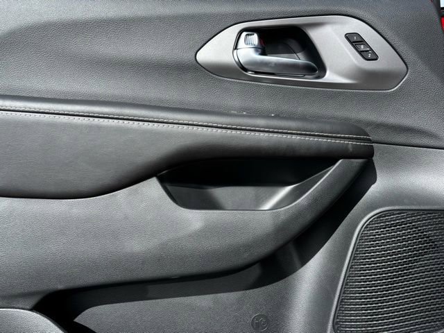 New 2026 Chrysler Pacifica Select image 12