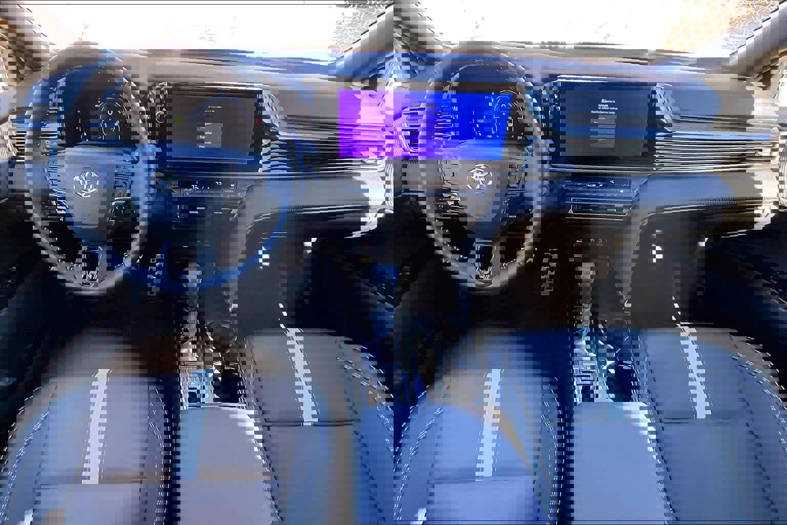 Used 2025 Toyota Camry SE image 14