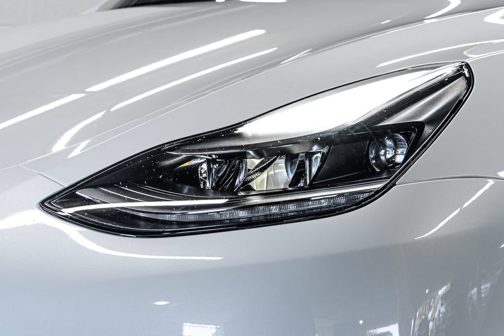 Used 2025 Tesla Model Y Long Range RWD image 9