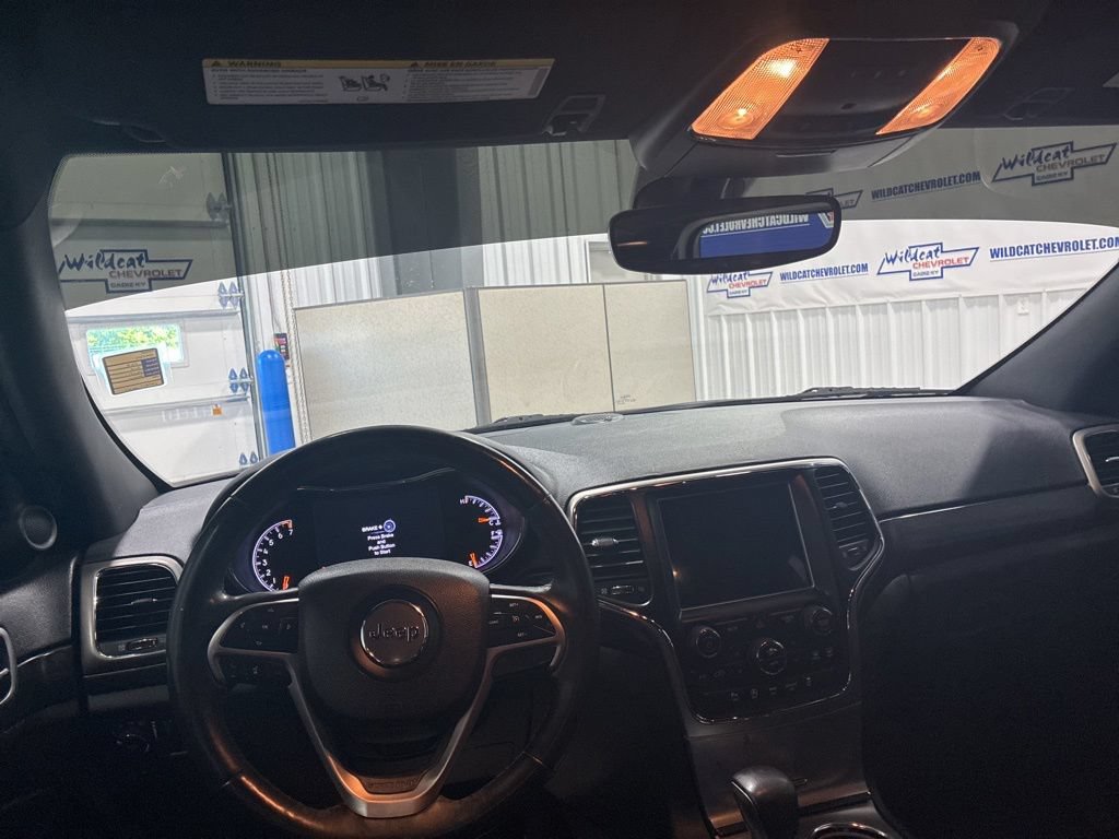 Used 2018 Jeep Grand Cherokee Altitude AWD/4WD image 2