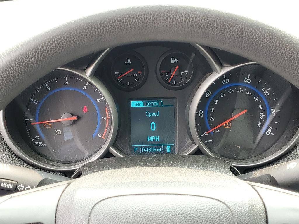 Used 2016 Chevrolet Cruze LT FWD image 12