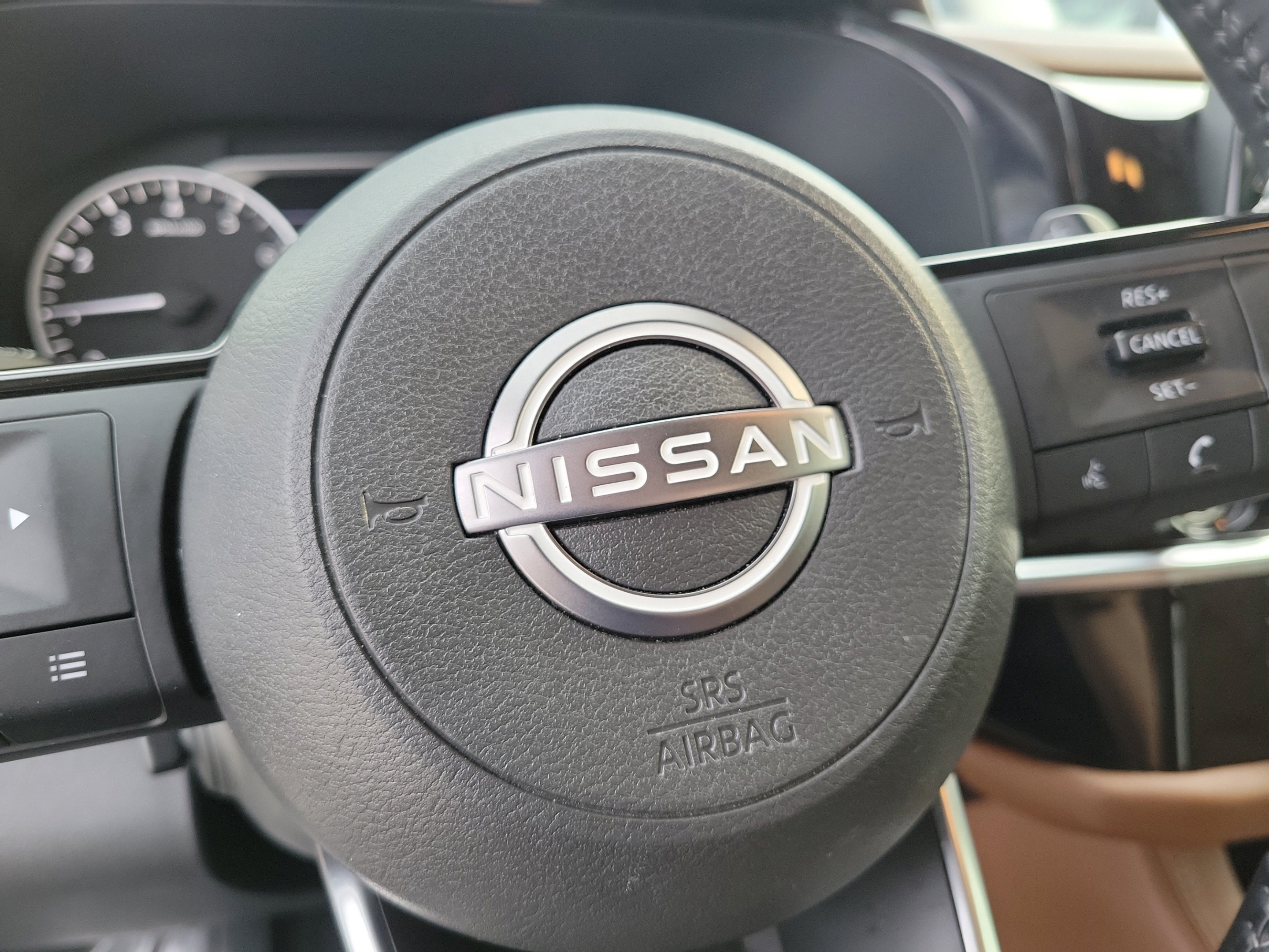 Used 2022 Nissan Pathfinder Platinum w/ Cargo Package AWD/4WD image 29