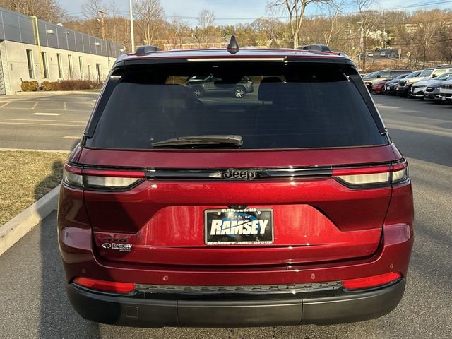 Used 2023 Jeep Grand Cherokee Altitude image 25