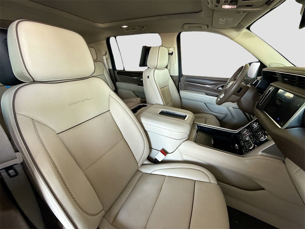 Used 2024 GMC Yukon XL Denali w/ Advanced Technology Package image 28