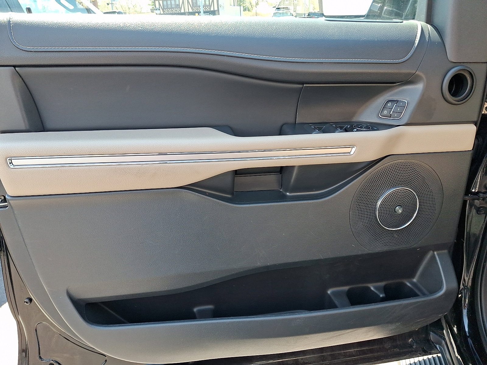 Used 2024 Ford Expedition Limited image 15