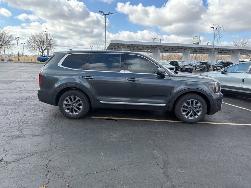 Used 2024 Kia Telluride LX image 1