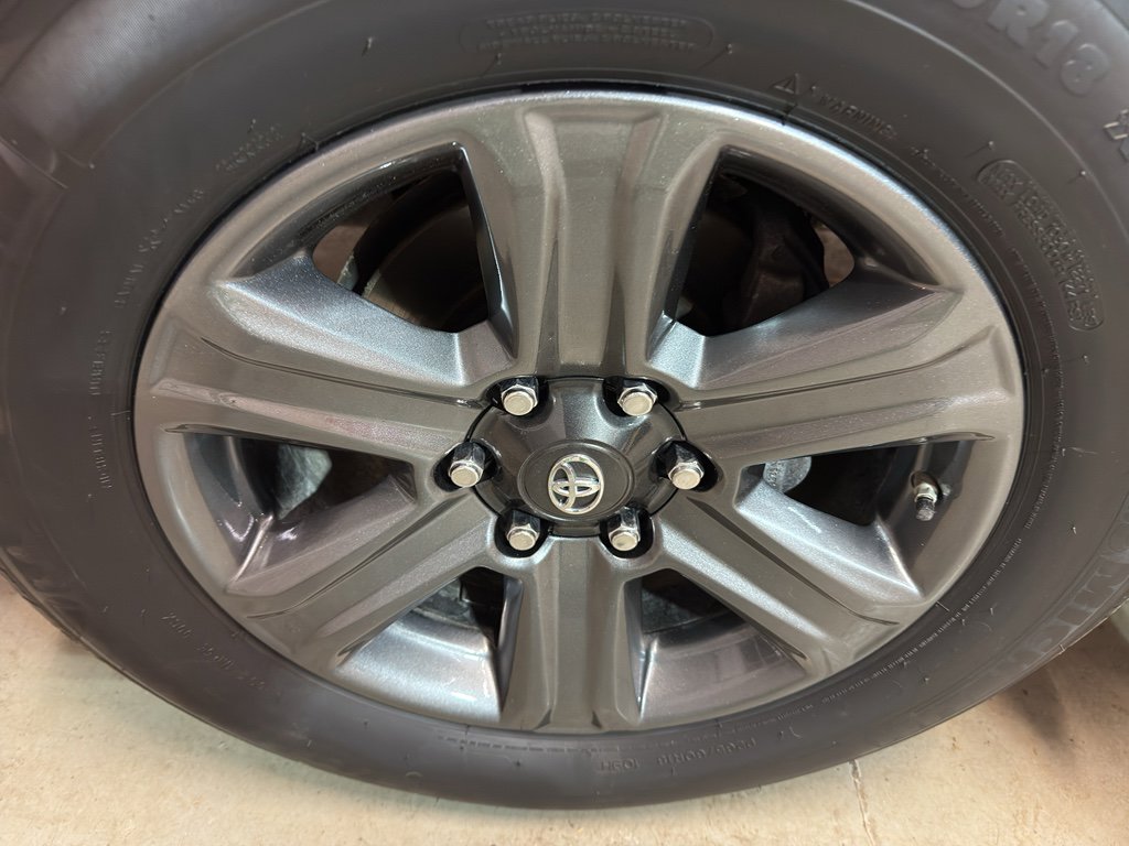 Used 2016 Toyota Tacoma Limited w/ Towing Package image 31