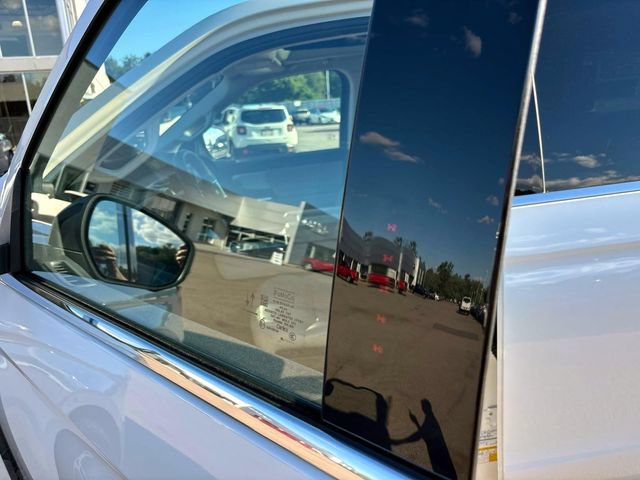 Used 2025 Ford Expedition Active AWD/4WD image 9