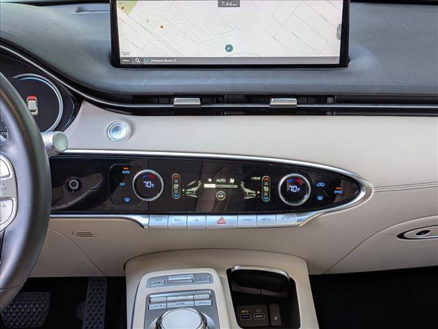 Used 2022 Genesis GV70 2.5T w/ Select Package image 10