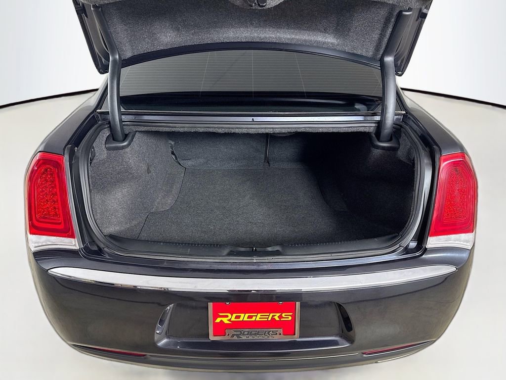 Used 2018 Chrysler 300 Limited image 23