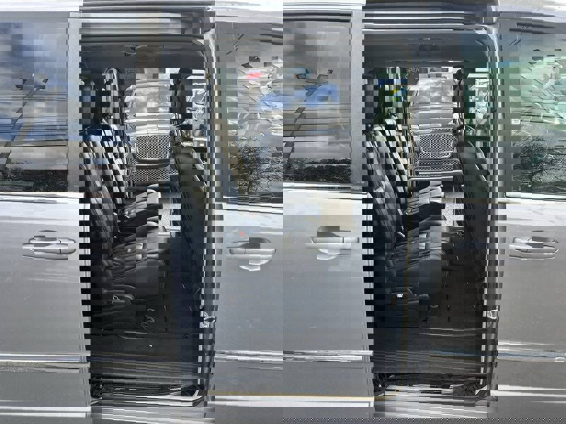 Used 2014 Chrysler Town & Country Touring image 12