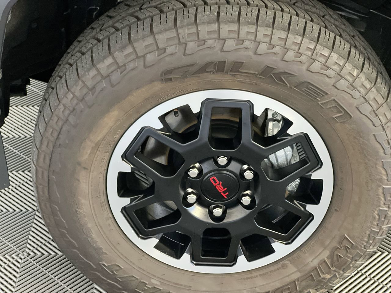 Used 2025 Toyota Tacoma TRD Off-Road AWD/4WD image 11