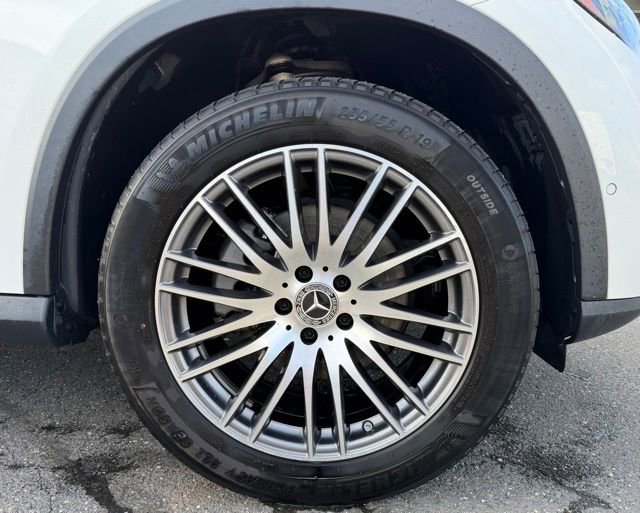Used 2024 Mercedes-Benz GLC 300 4MATIC image 11