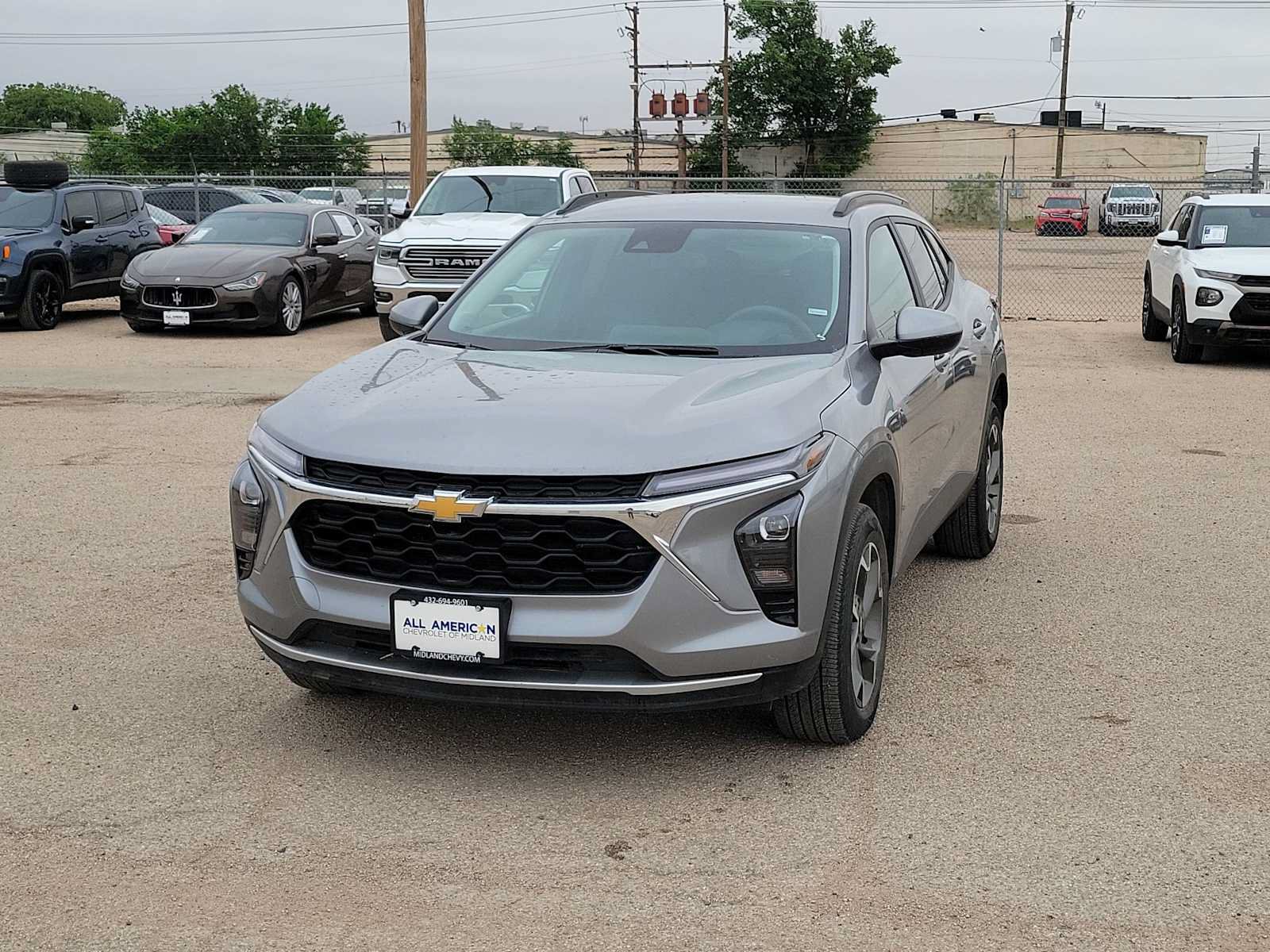 Used 2025 Chevrolet Trax LT FWD image 4