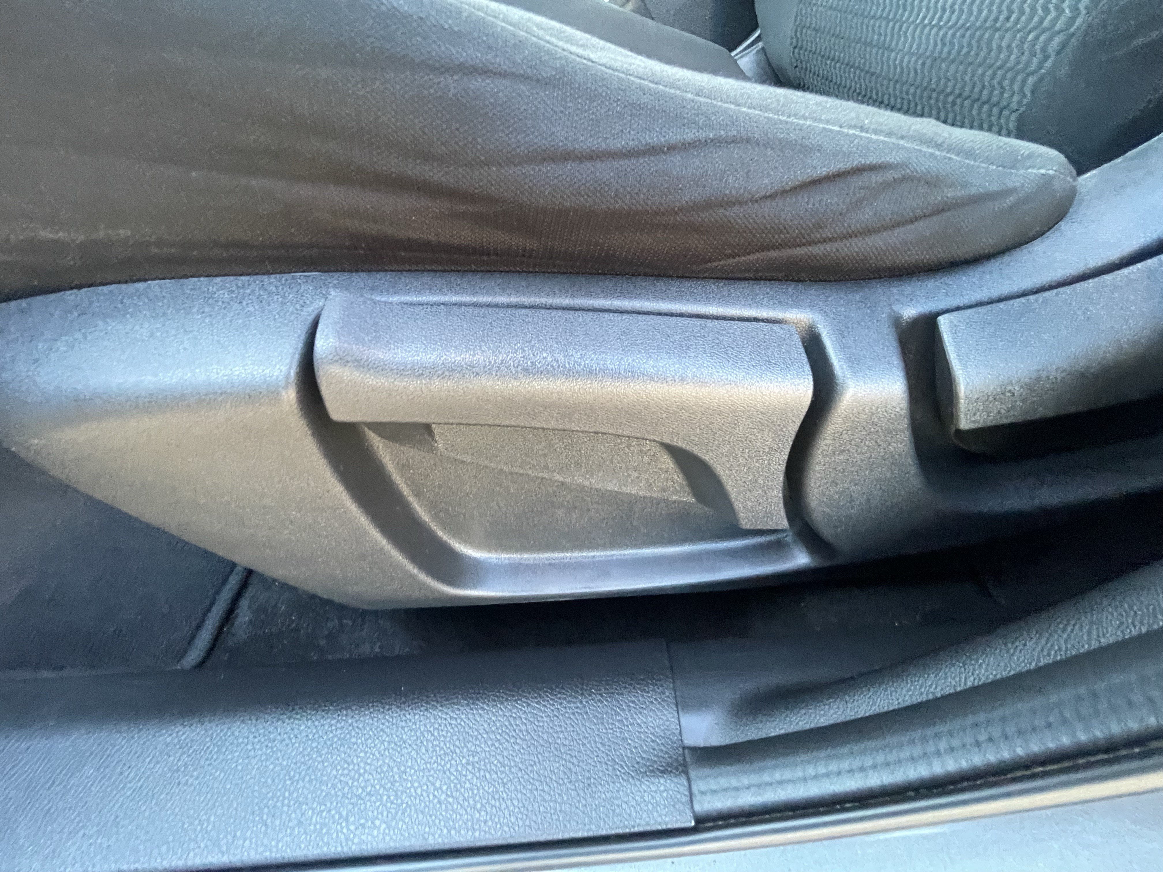 Used 2018 Nissan Rogue Sport S w/ S Appearance Package FWD image 21