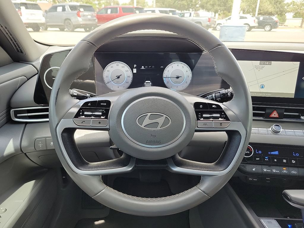 Used 2025 Hyundai Elantra SEL FWD image 24