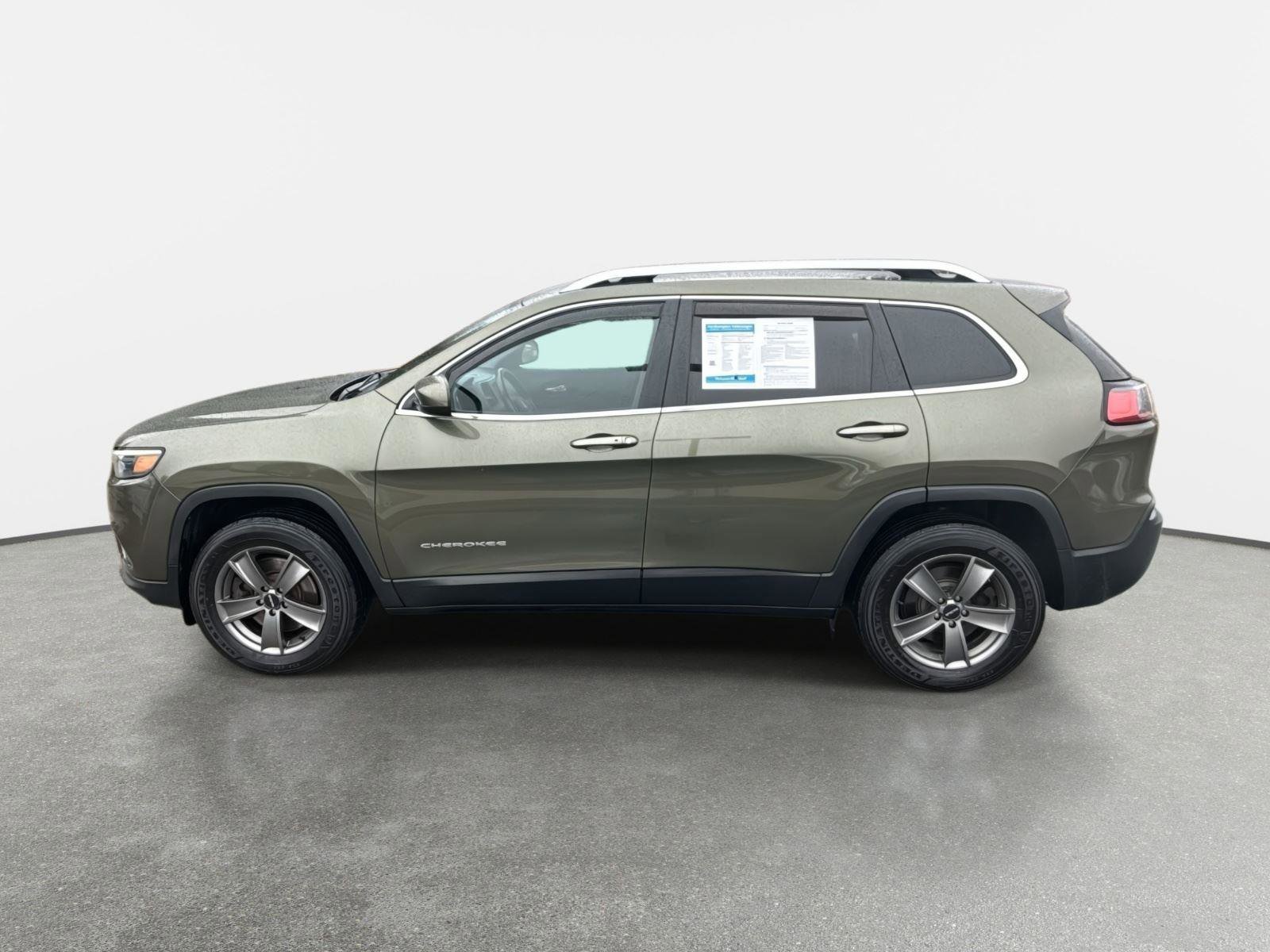 Used 2019 Jeep Cherokee Latitude Plus w/ Cold Weather Group image 8