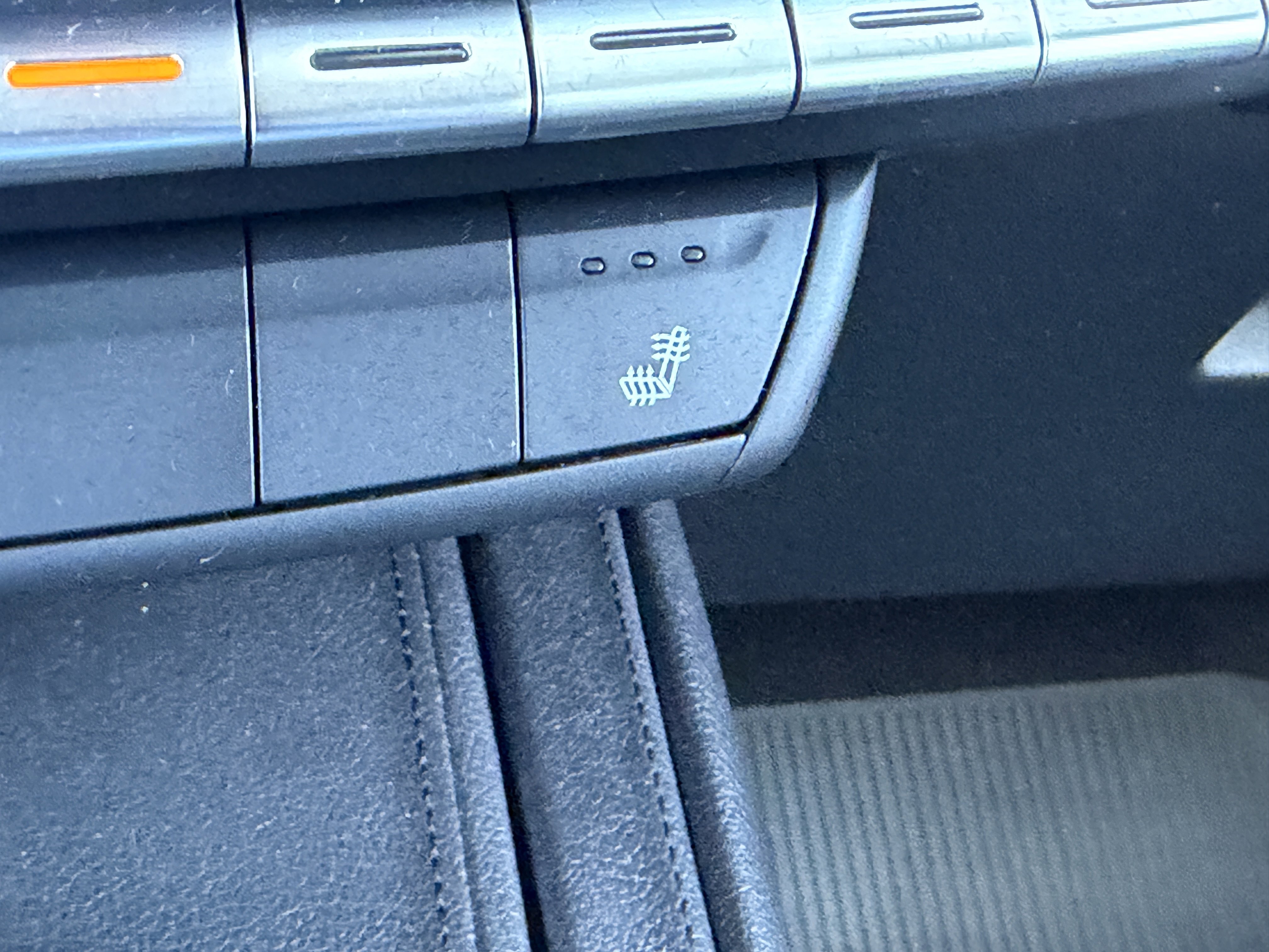 Certified 2022 Cadillac XT4 Premium Luxury w/ Enhanced Visibility Package image 23