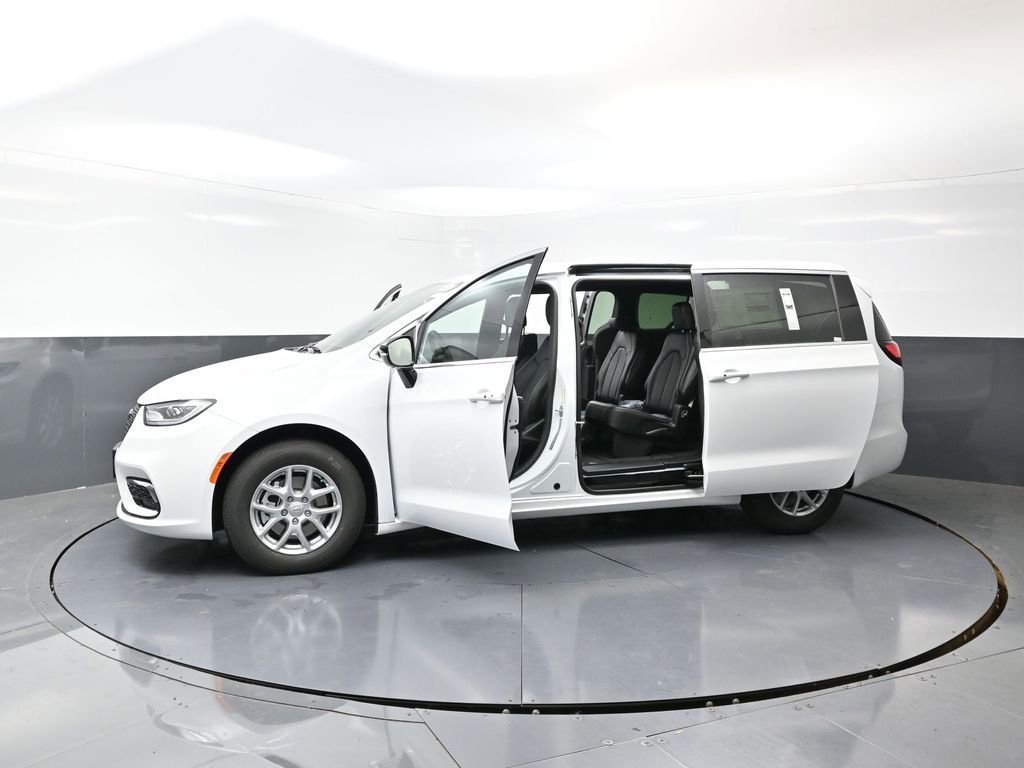 New 2026 Chrysler Pacifica Select image 54