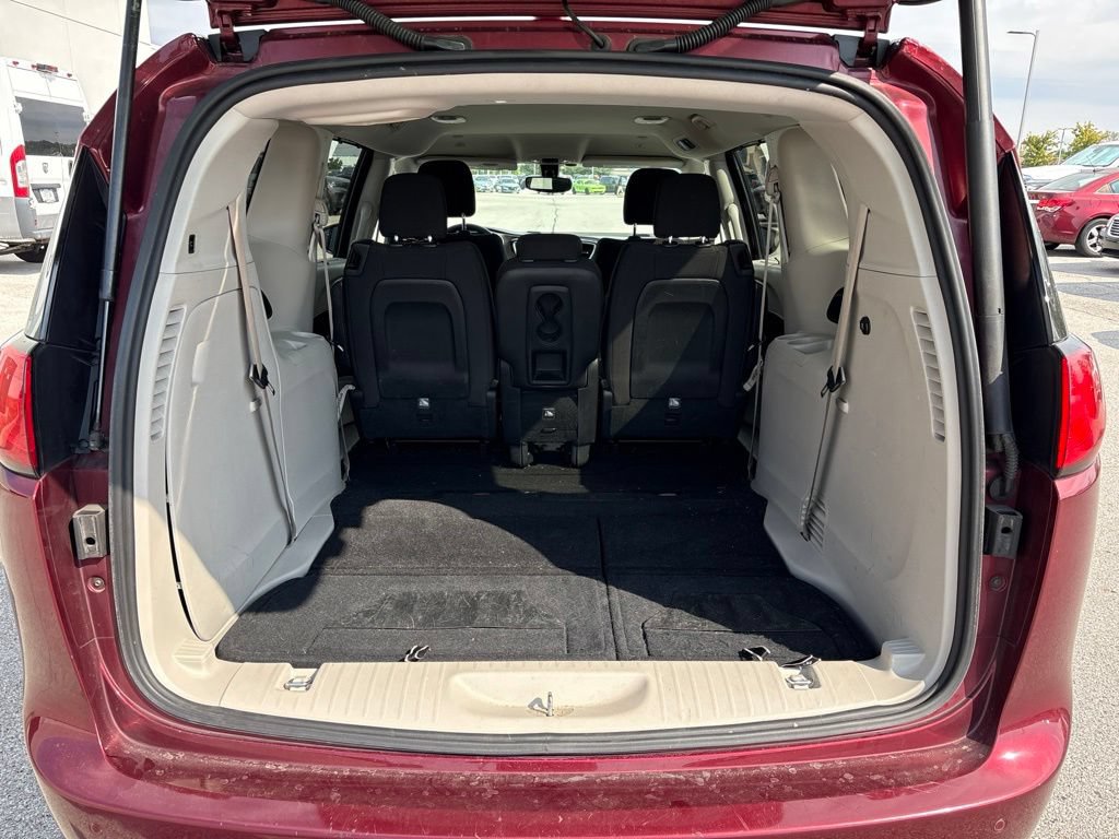Used 2018 Chrysler Pacifica Touring Plus FWD image 22