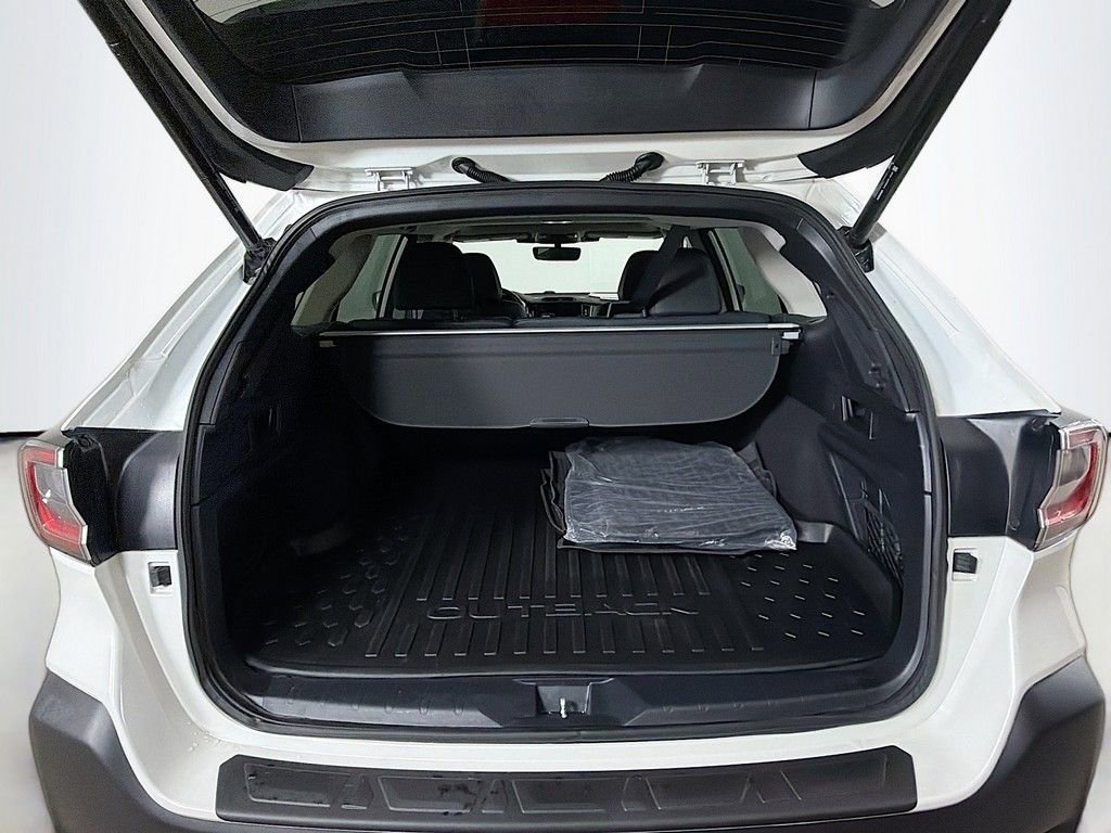 Used 2023 Subaru Outback Limited image 16
