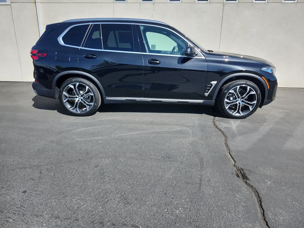 New 2026 BMW X5 xDrive40i w/ Premium Package AWD/4WD image 3