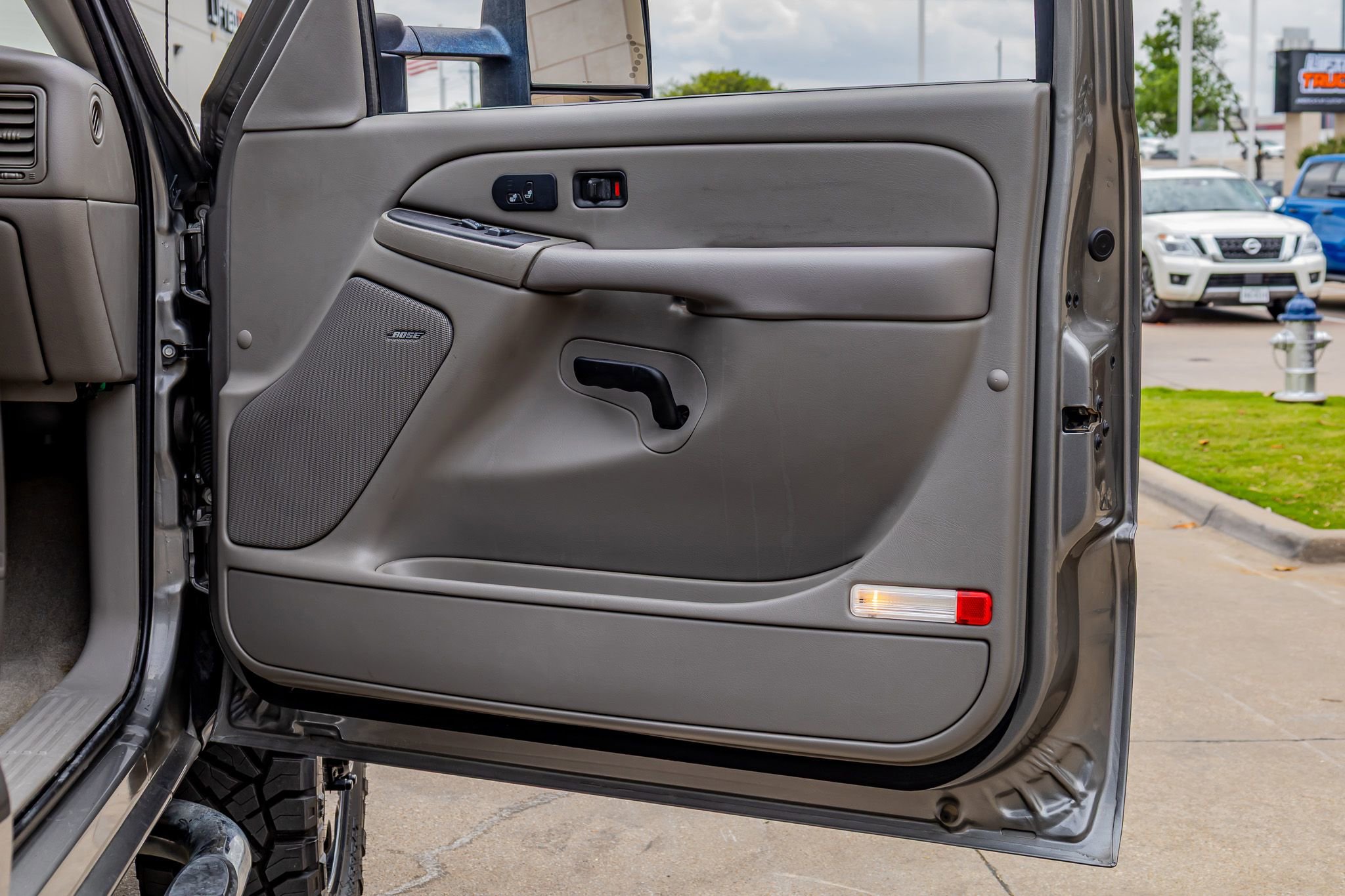 Used 2007 GMC Sierra 3500 SLT w/ Heavy-Duty Power Package image 34