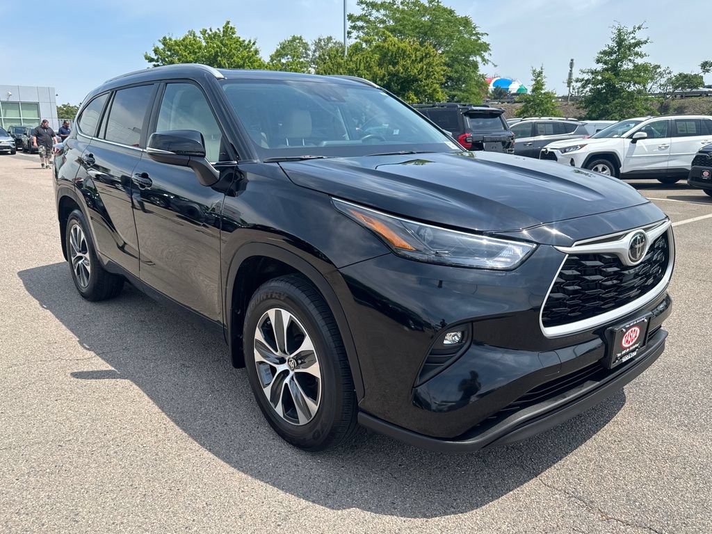 Used 2025 Toyota Highlander XLE AWD/4WD image 11
