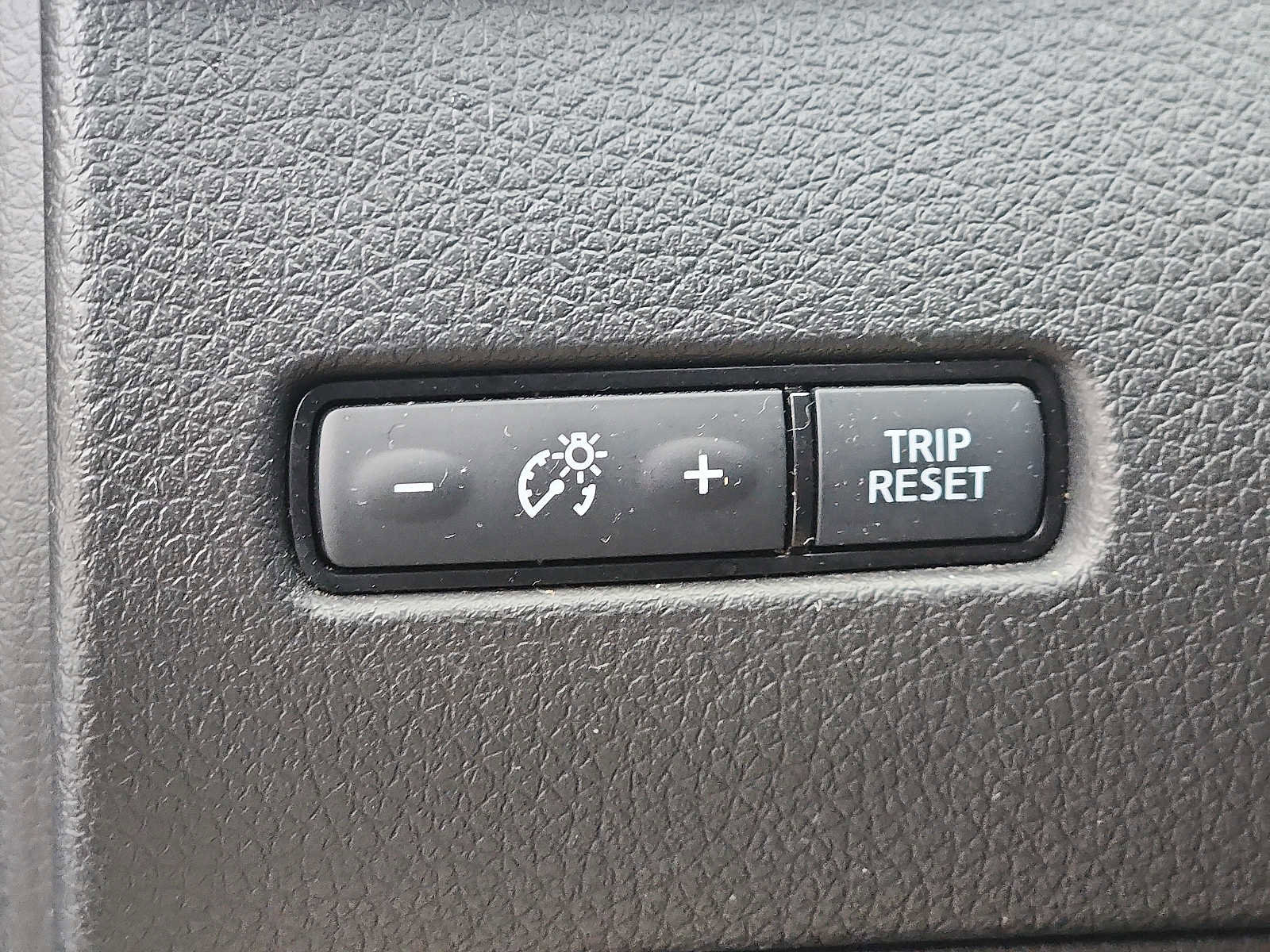 Used 2022 Nissan Rogue Sport S image 25