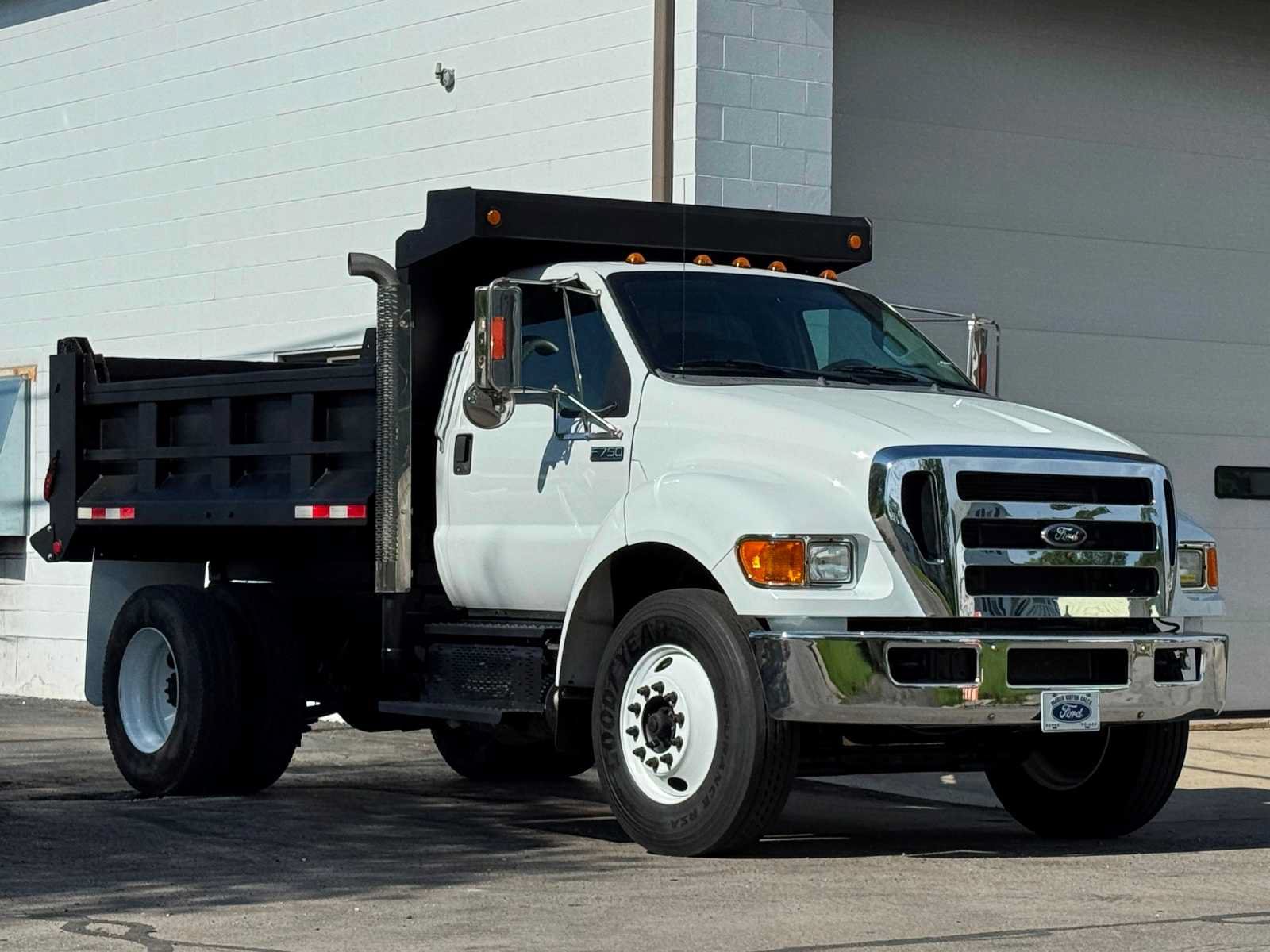 Used 2015 Ford F750 2WD Regular Cab Super Duty image 3
