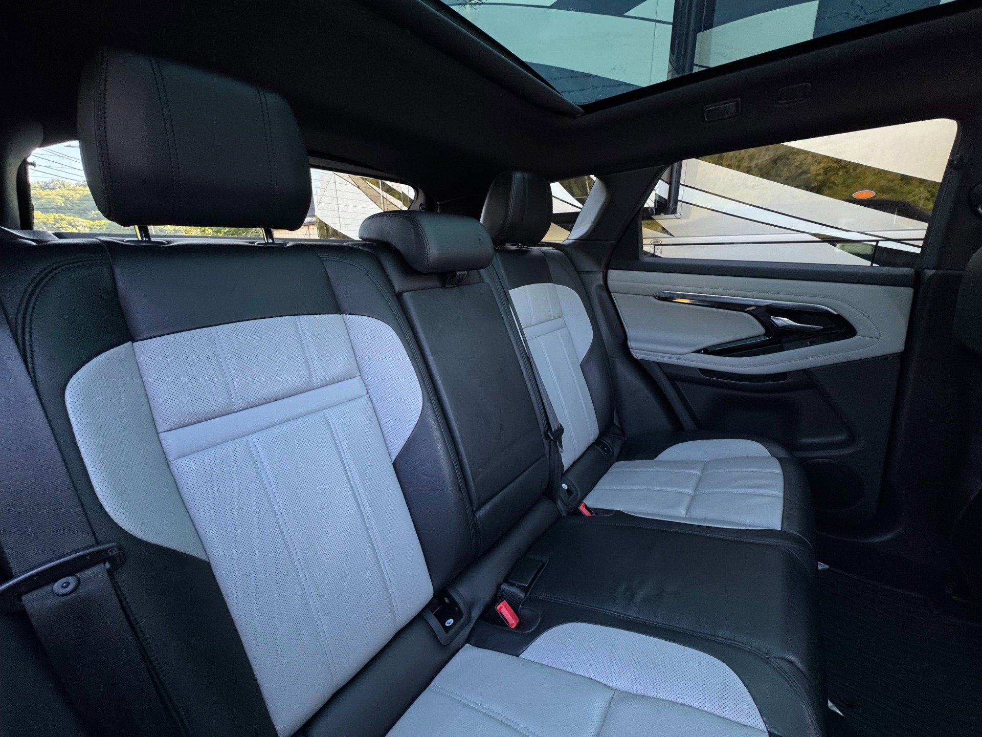 Used 2020 Land Rover Range Rover Evoque R-Dynamic SE image 44