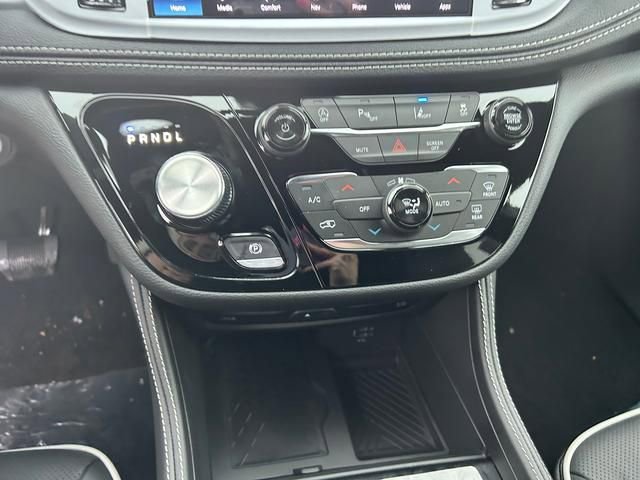 New 2026 Chrysler Pacifica Limited w/ Uconnect Theater Family Group image 19