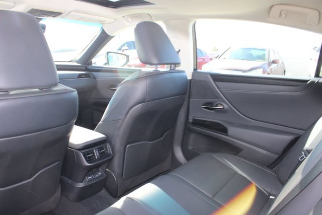 Certified 2025 Lexus ES 300h w/ Premium Package FWD image 9
