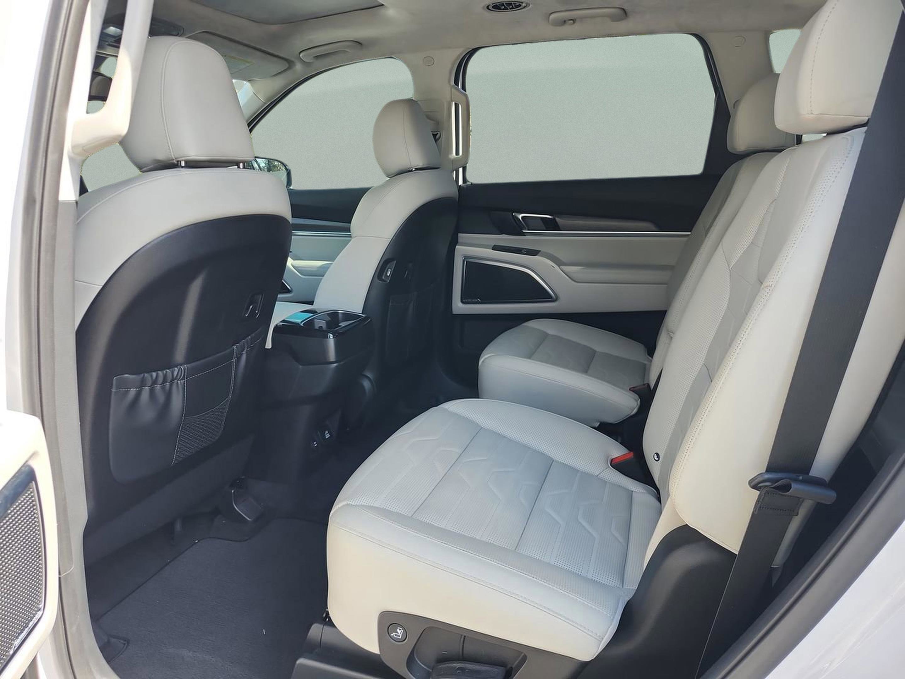 Used 2021 Kia Telluride SX w/ SX Prestige Package image 16