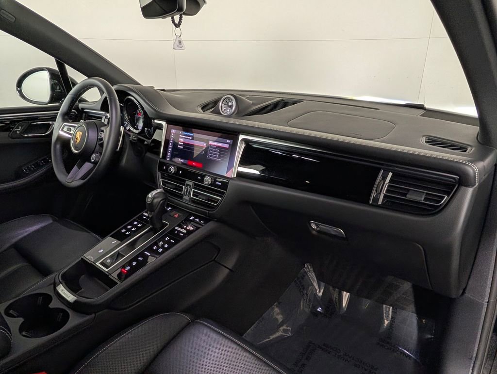 Certified 2023 Porsche Macan S image 19