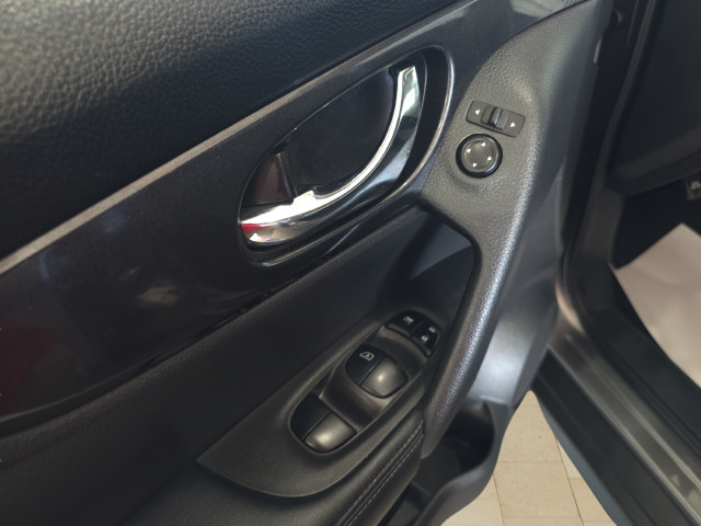 Used 2019 Nissan Rogue SV AWD/4WD image 11