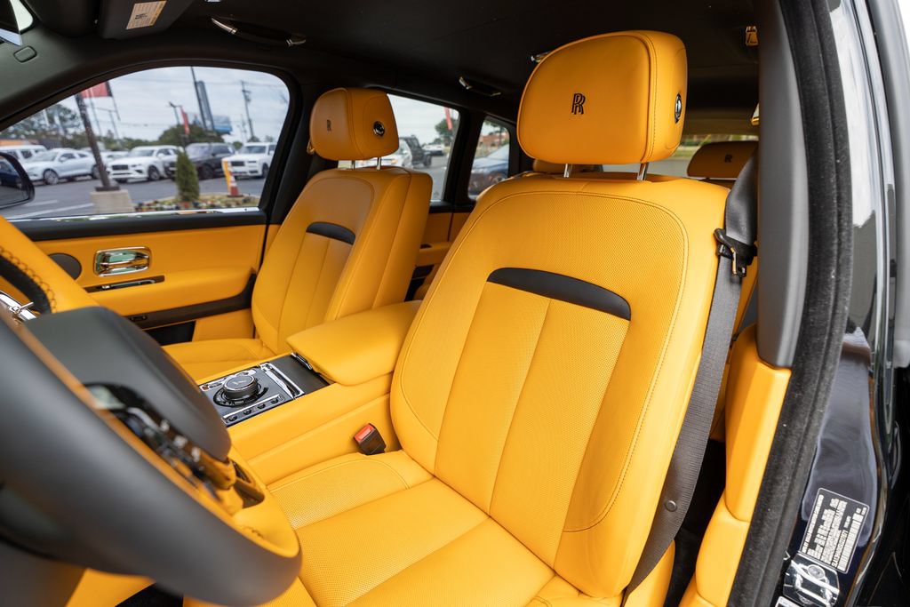 Used 2025 Rolls-Royce Cullinan AWD/4WD image 43