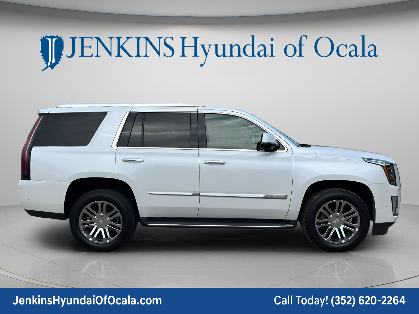 Used 2018 Cadillac Escalade 2WD image 2